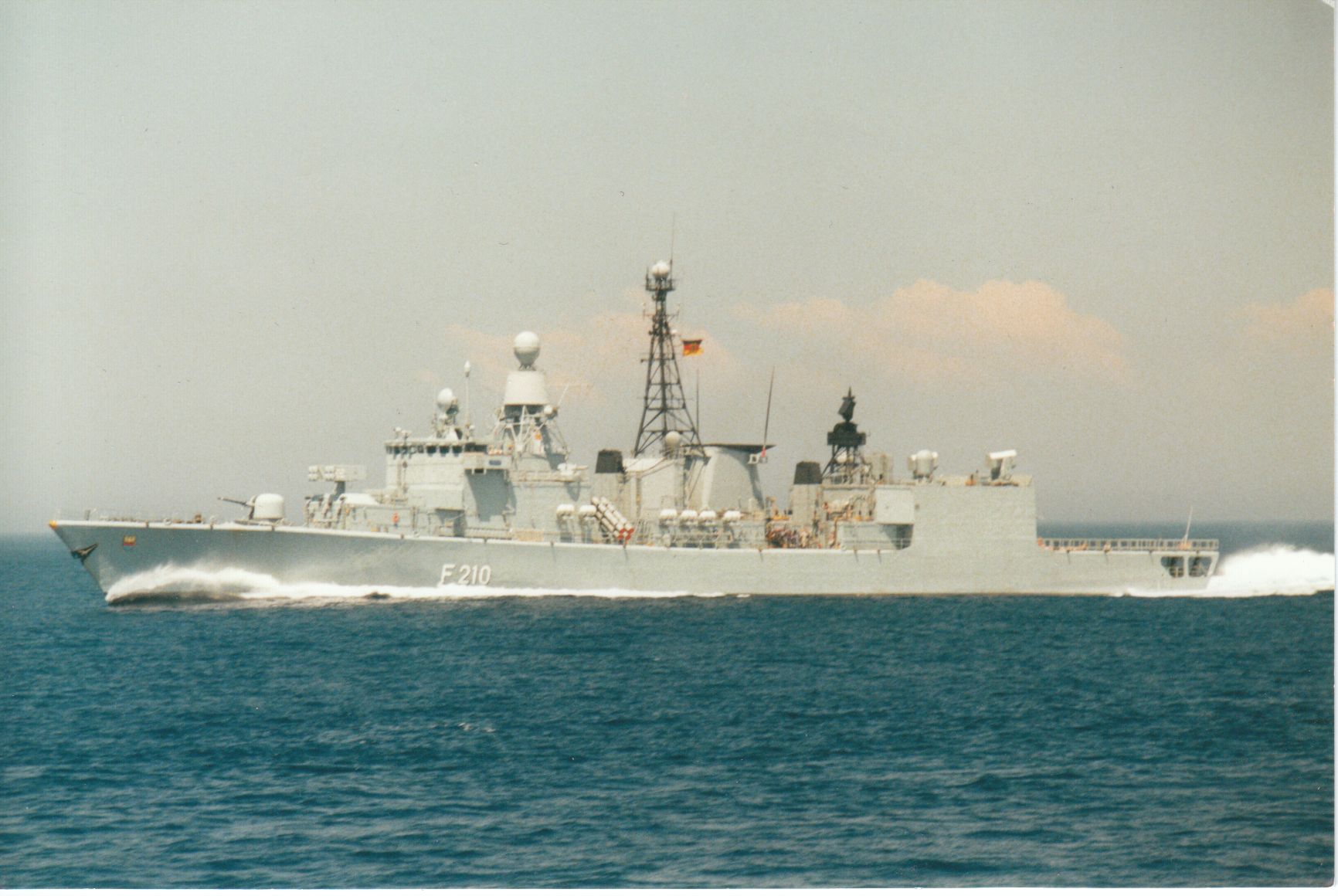 2001 10 30 Fregatte EMDEN V